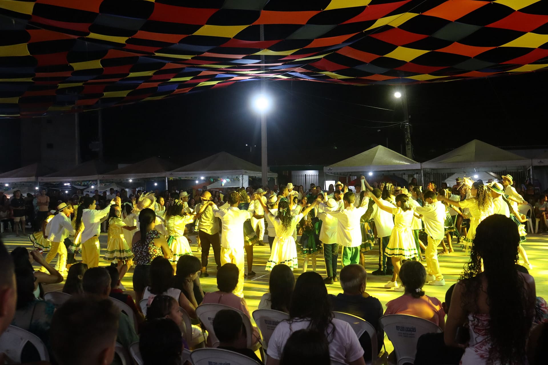 Noite de apresentações culturais celebra tradição, arte e identidade nordestina nos 72 anos de Inhuma